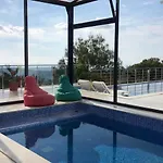 İslamlar 1 Bedroom Secluded With Private Pool Hot Tub וילה